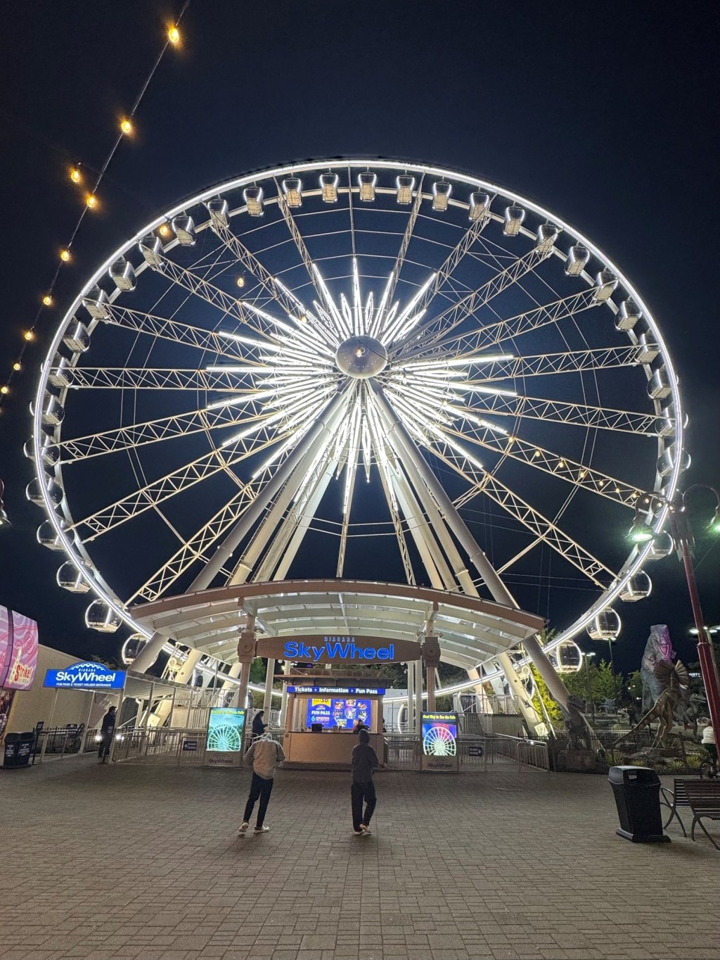 Visit Clifton Hill’s “Street of Fun.” 